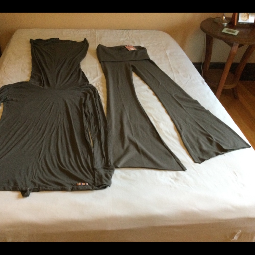 Talia Hancock Large Gray Pants & Long Sleeve Top